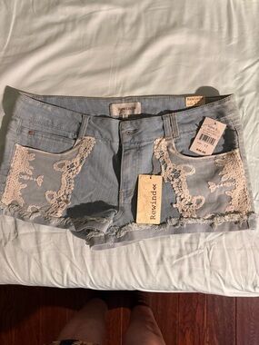 Rewind Light Blue Denim Lace-Accent Women's Shorts, 17 NWT